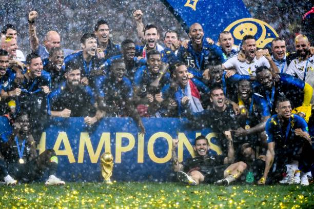 通过与世界 通过与世界